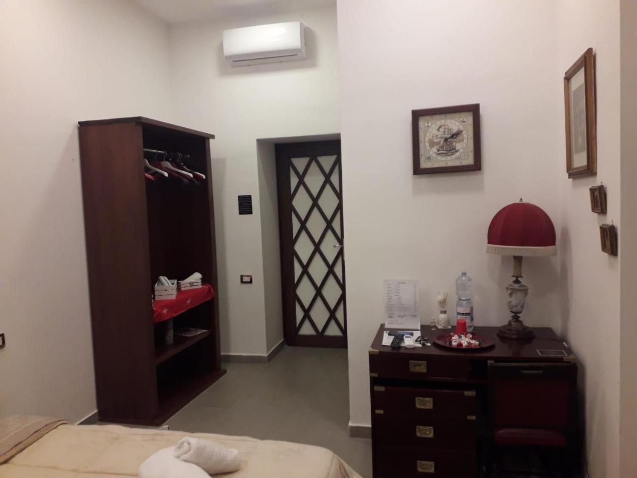 Room Don Carlo เนเปิลส์ ภายนอก รูปภาพ